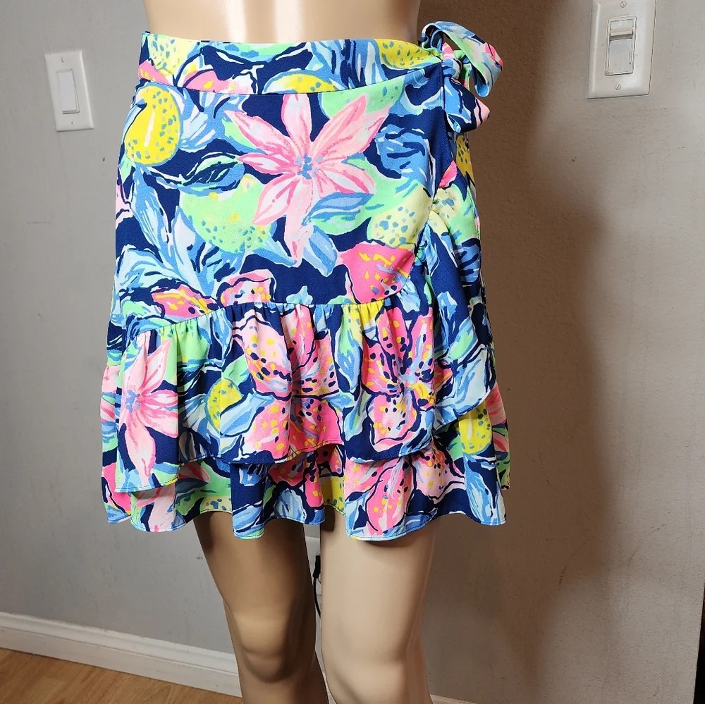 Lilly Pulitzer Nessa Wrap Skirt Capri Soleil. Sizeβ 2. Stretch waist.